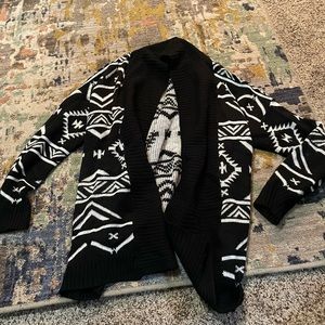 Black/White Aztec Cardigan **SIZE MEDIUM / RUNS BIG**